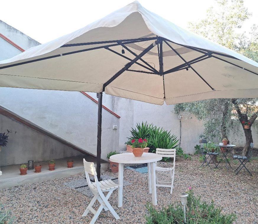 Il Profumo Di Ginestre Bed & Breakfast Olbia Bagian luar foto
